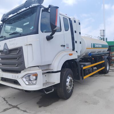 HOWO NX 6×4 CNG-brandstoftankwagen met een motor van 400 pk en een nuttige lading van 20 ton voor het vervoer van diesel en benzine