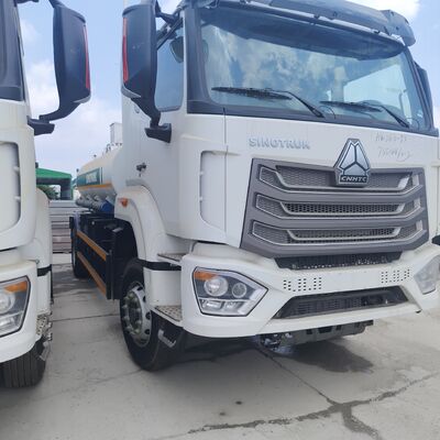 HOWO NX 6×4 CNG-brandstoftankwagen met een motor van 400 pk en een nuttige lading van 20 ton voor het vervoer van diesel en benzine