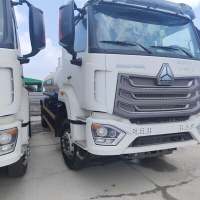 HOWO NX 6×4 CNG-brandstoftankwagen met een motor van 400 pk en een nuttige lading van 20 ton voor het vervoer van diesel en benzine