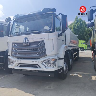 HOWO NX 8x4 30000L brandstoftankwagen zware dieseltankwagen voor het transport van brandstof in Kenia