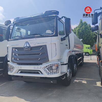 HOWO NX 8x4 30000L brandstoftankwagen zware dieseltankwagen voor het transport van brandstof in Kenia