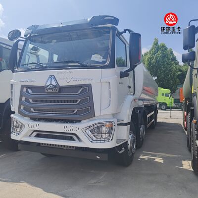 HOWO NX 8x4 30000L brandstoftankwagen zware dieseltankwagen voor het transport van brandstof in Kenia