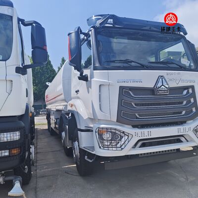 HOWO NX 8x4 30000L Brandstoftankwagen Heavy Duty Diesel Bowser Truck voor mijnbouw en brandstofdistributie in Zambia