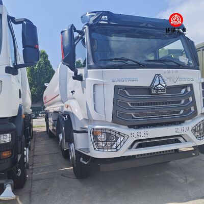 HOWO NX 8x4 30000L Brandstoftankwagen Heavy Duty Diesel Bowser Truck voor mijnbouw en brandstofdistributie in Zambia