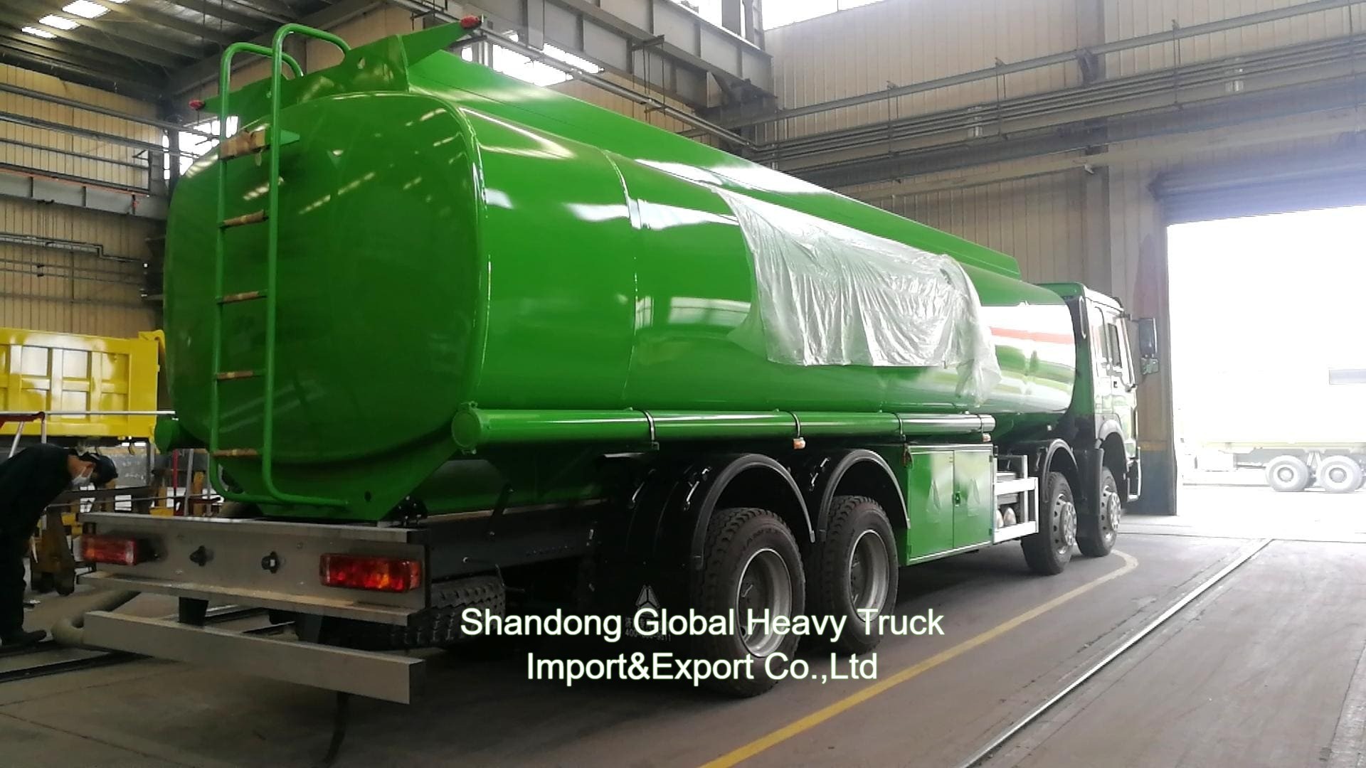 Sinotruk HOWO 8*4 brandstoftankwagen 12 wielen olietankwagen 30000L dispensatorwagen