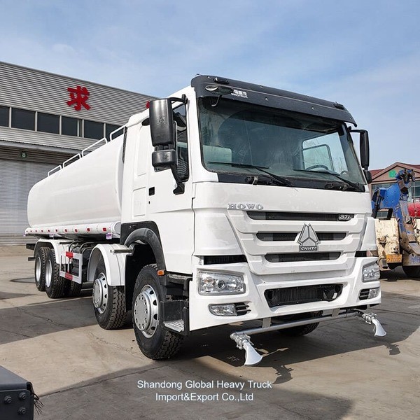 HOWO 8X4 Lichte watertanker voor het besproeien van water Truck Water tank Bowser Truck