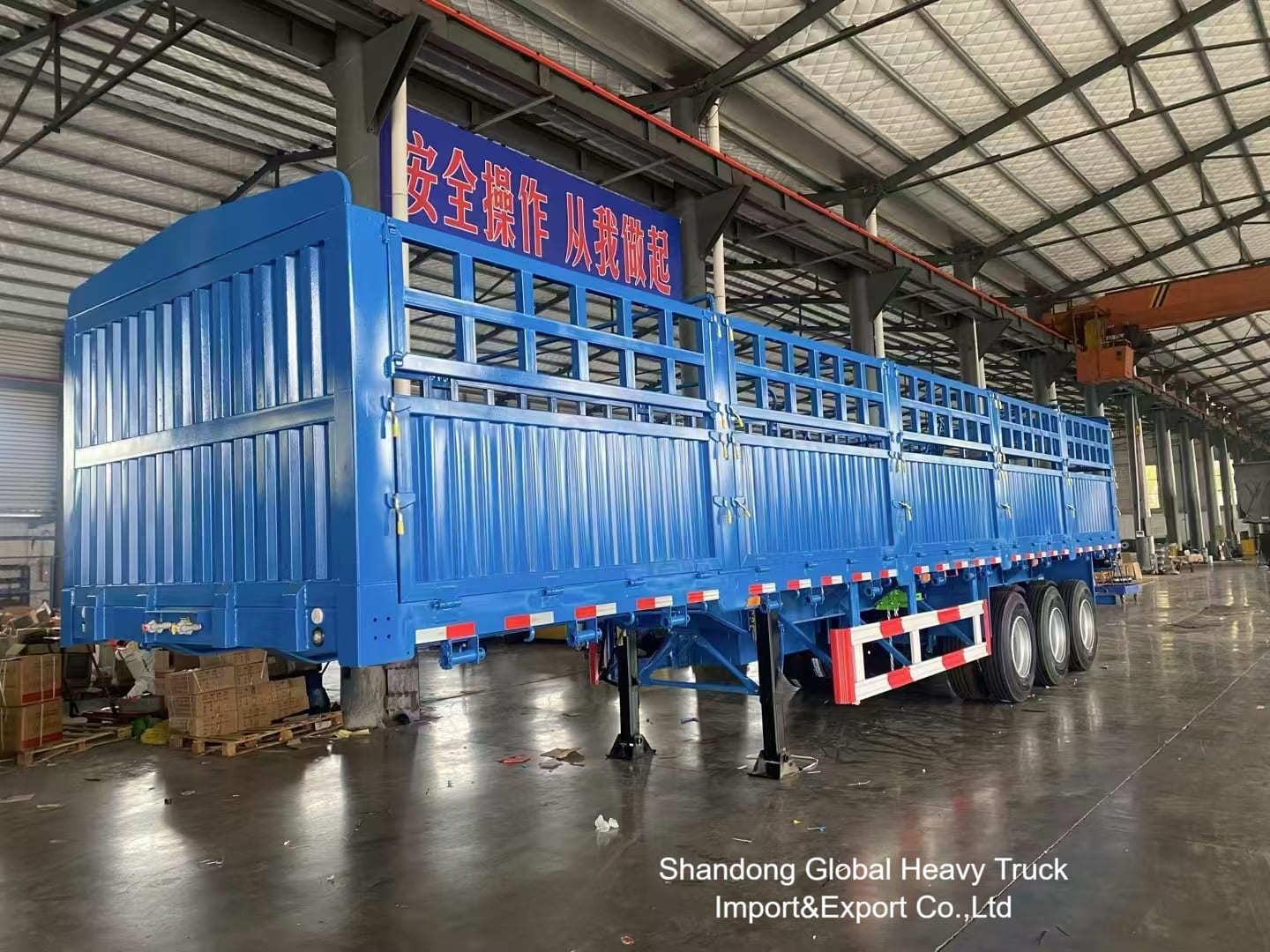 Semi-aanhanger met een hek van 60 ton met 3 assen voor het vervoer van vee
