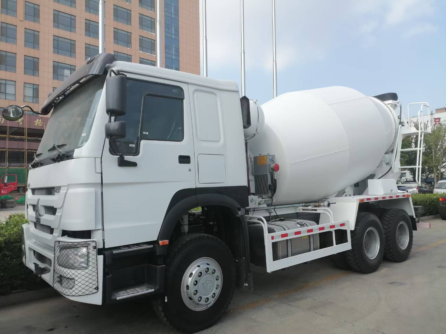 Sinotruk HOWO 8×4 12CBM Betonmengtruck met 371 pk motor voor zware constructies