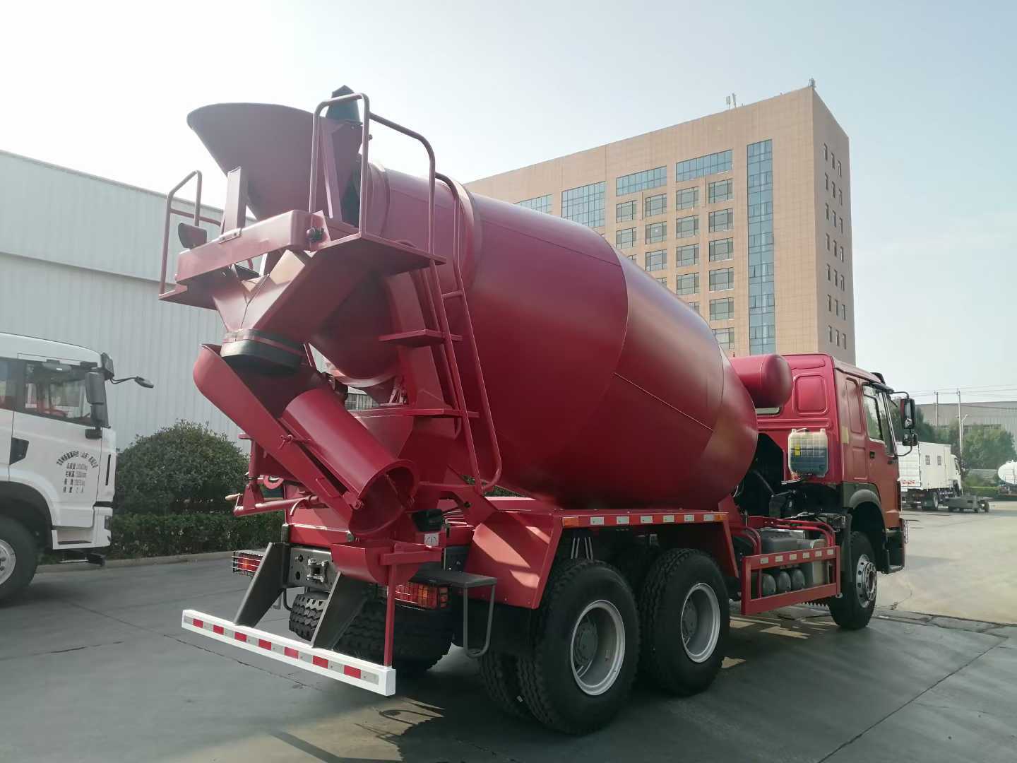 2026 Brand New HOWO Betonmixer Truck met 6x4 Drive Type, 8m3 - 12m3 Drum Capacity en 336-420 HP Motor Power voor de bouw in Nigeria