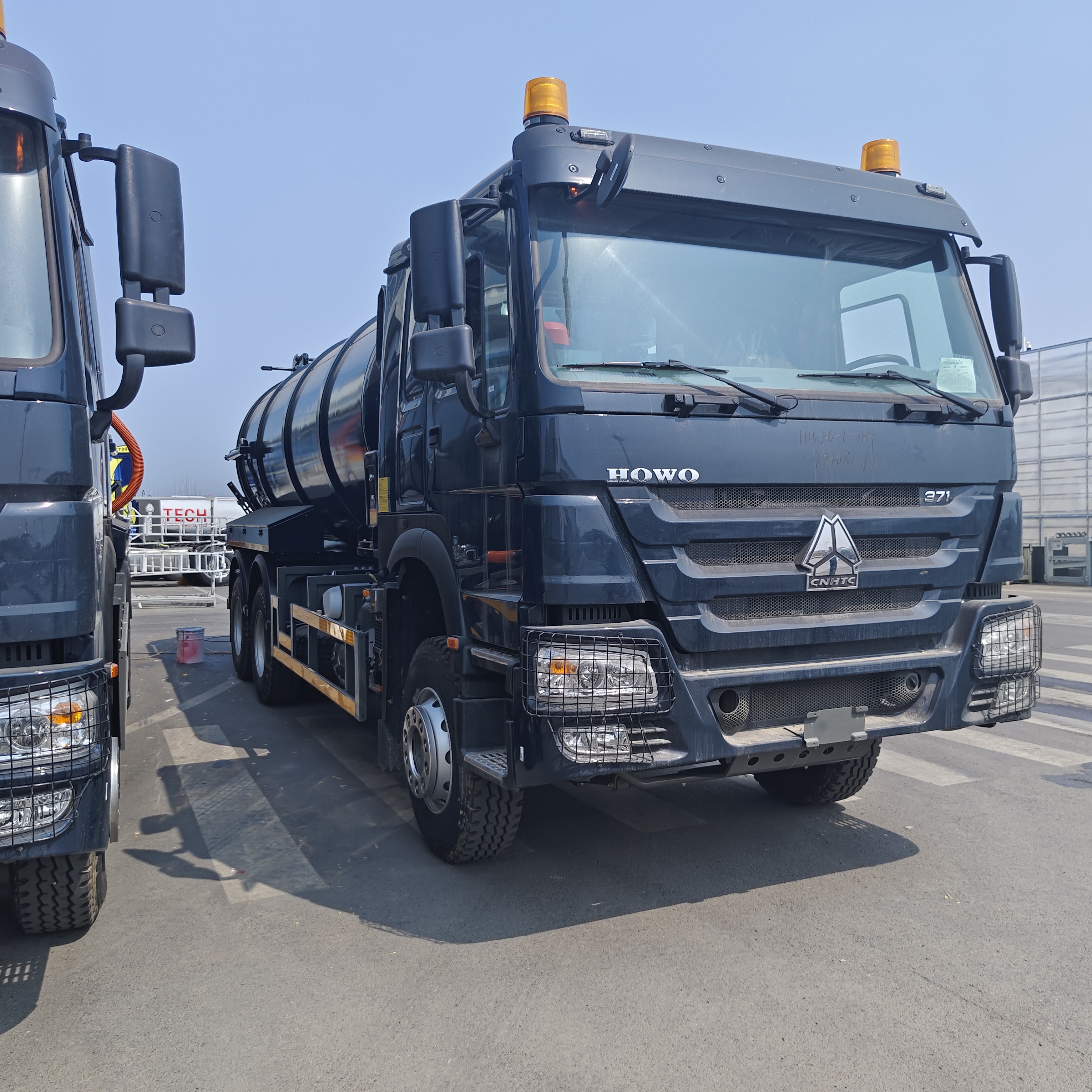 HOWO 15CBM Vacuümzuigtruck met 6*4 aandrijving en dieselbrandstof voor het reinigen van septische tanks en het vervoer van slib
