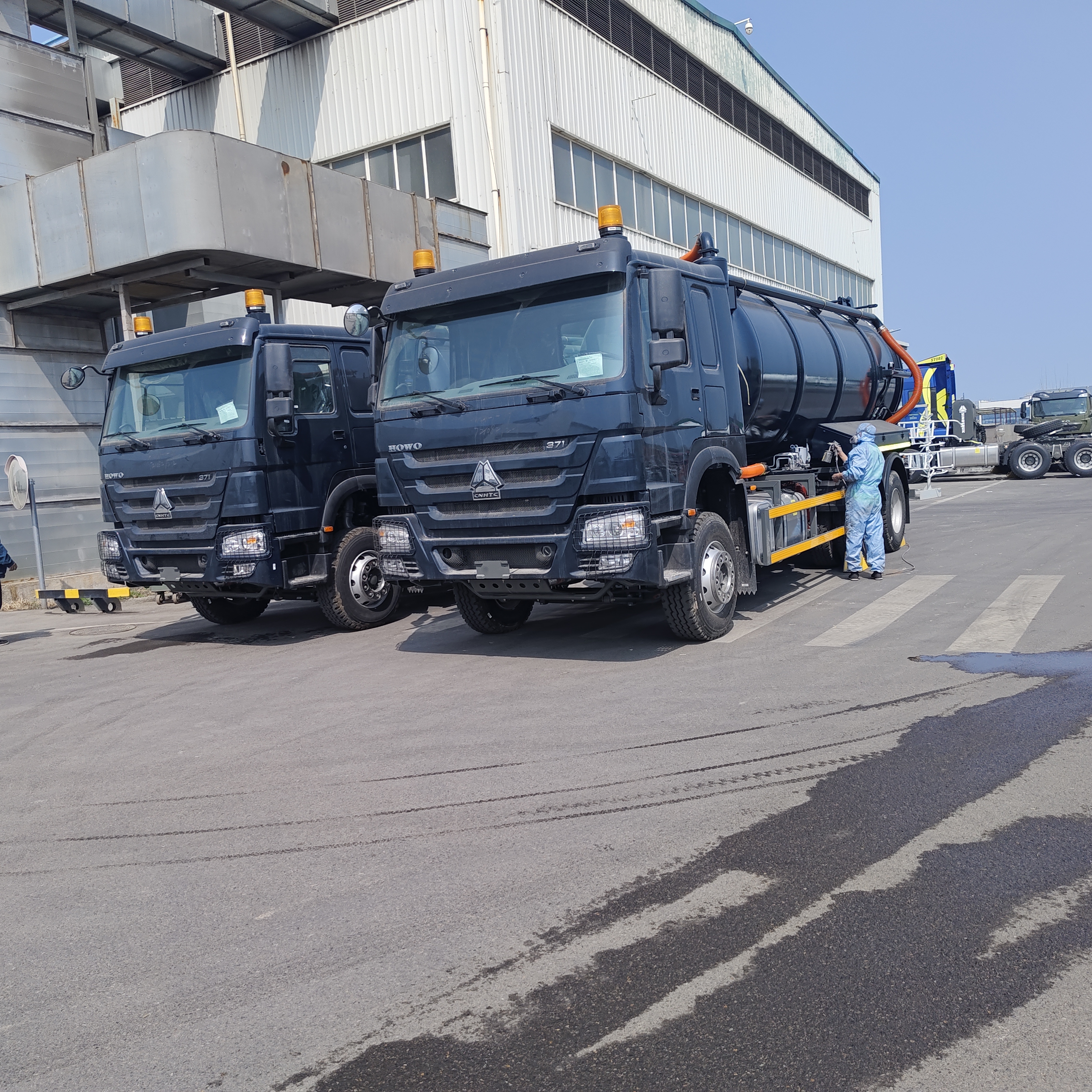 HOWO 15CBM Vacuümzuigtruck met 6×4 aandrijving en hydraulische afzuigkracht voor het reinigen van septic tanks