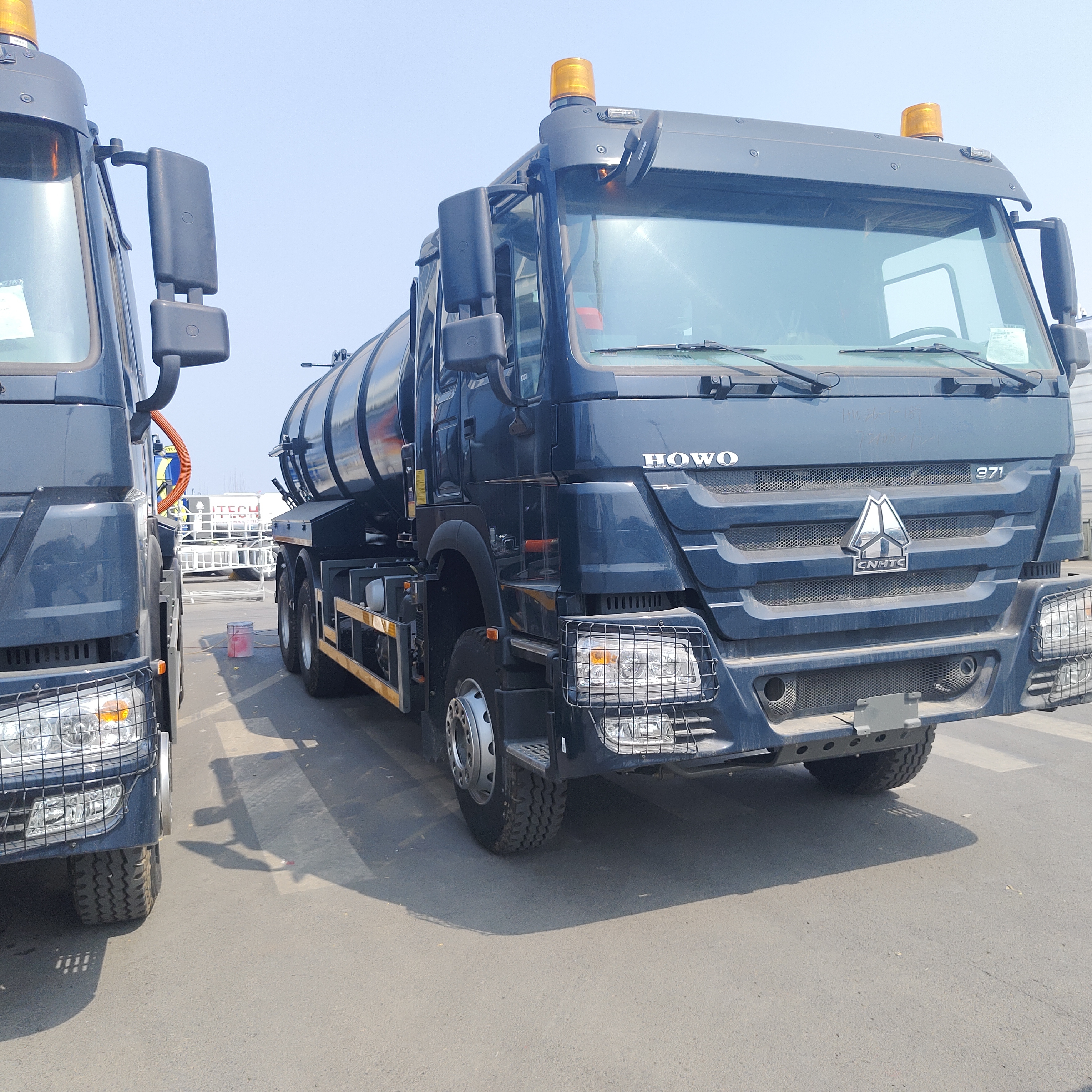 HOWO 15CBM Vacuümzuigtruck met 6×4 aandrijving en 266 pk motor voor de reiniging van stedelijk en industrieel afval