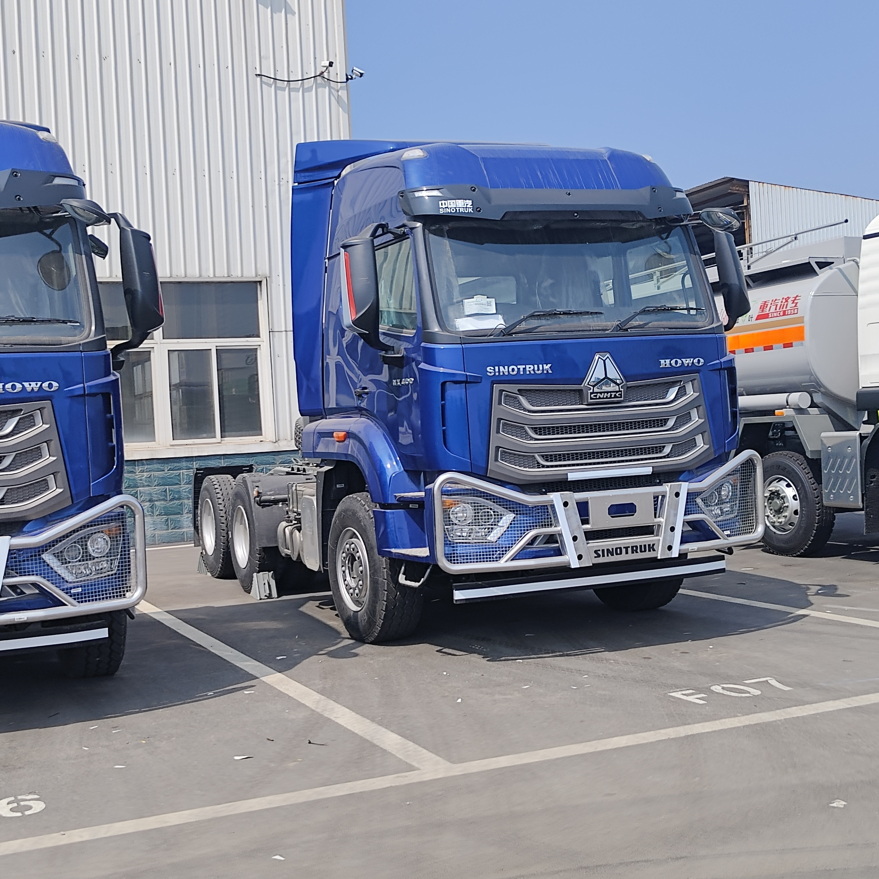 HOWO NX 6×4 trekkertruck met 420 pk dieselmotor zware handgeschakelde transmissie en versterkt chassis voor mijnbouw