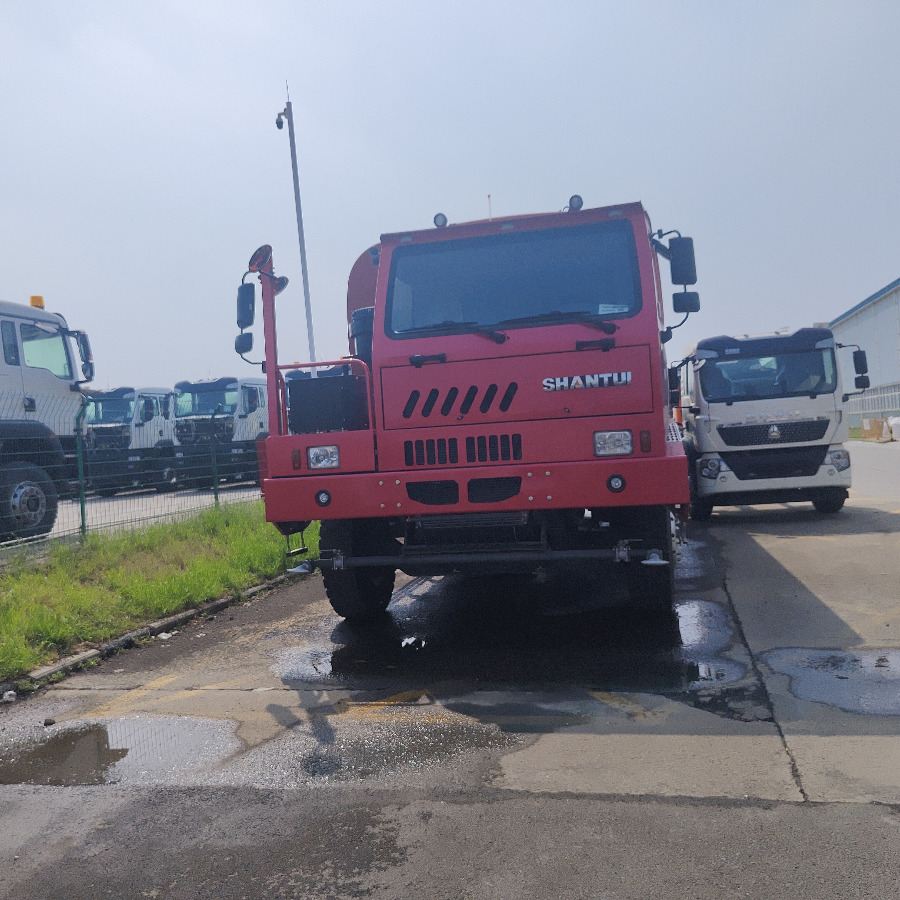 Shantui 6×4 Water Tank Truck with 20,000L - 35,000L Capacity and High-Strength Carbon Steel Tank for Mining