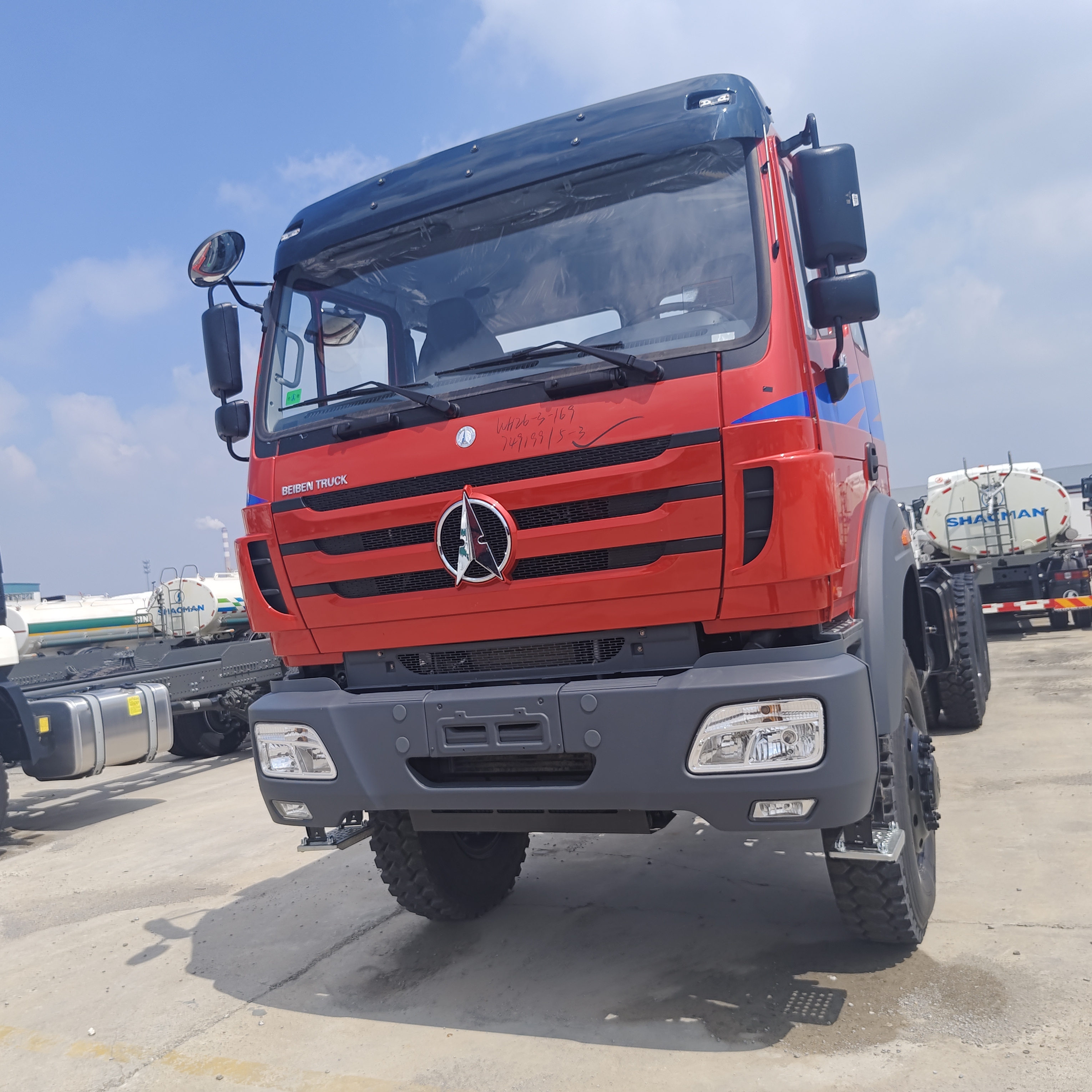 BEIBEN 2638 6×4 zware trekkertruck met 380 pk WEICHAI-motor en chassis van Mercedes-Benz Technology