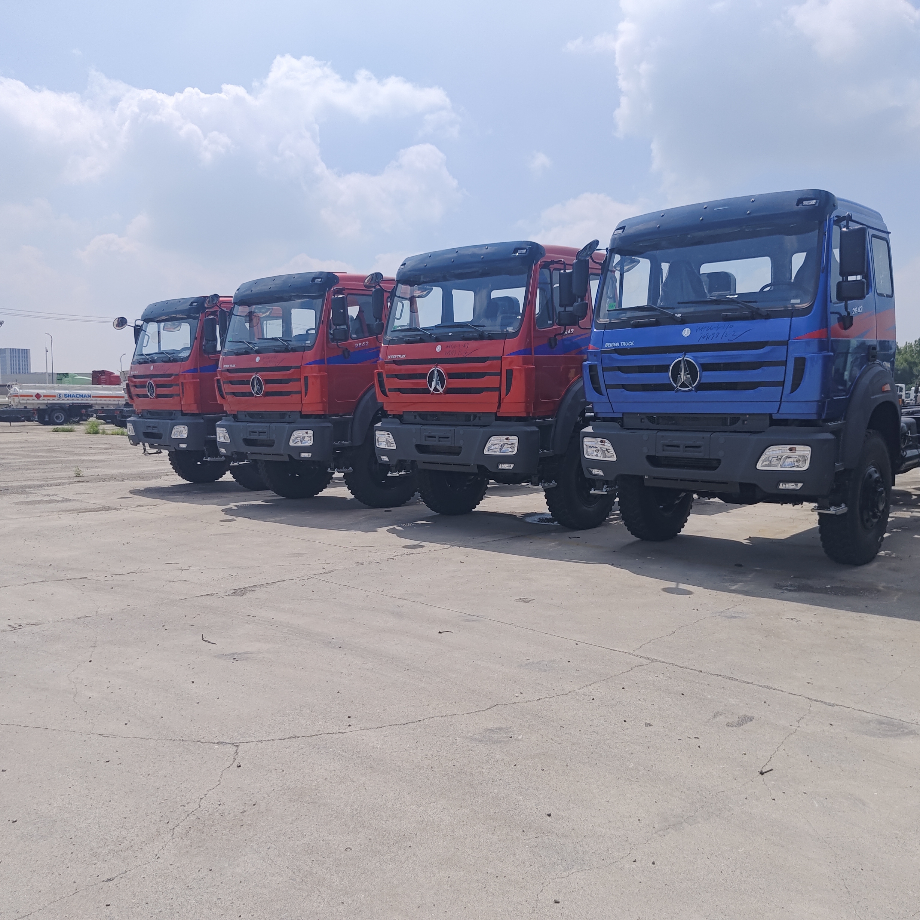 BEIBEN 2638 6×4 zware trekkertruck met 380 pk WEICHAI-motor en chassis van Mercedes-Benz Technology