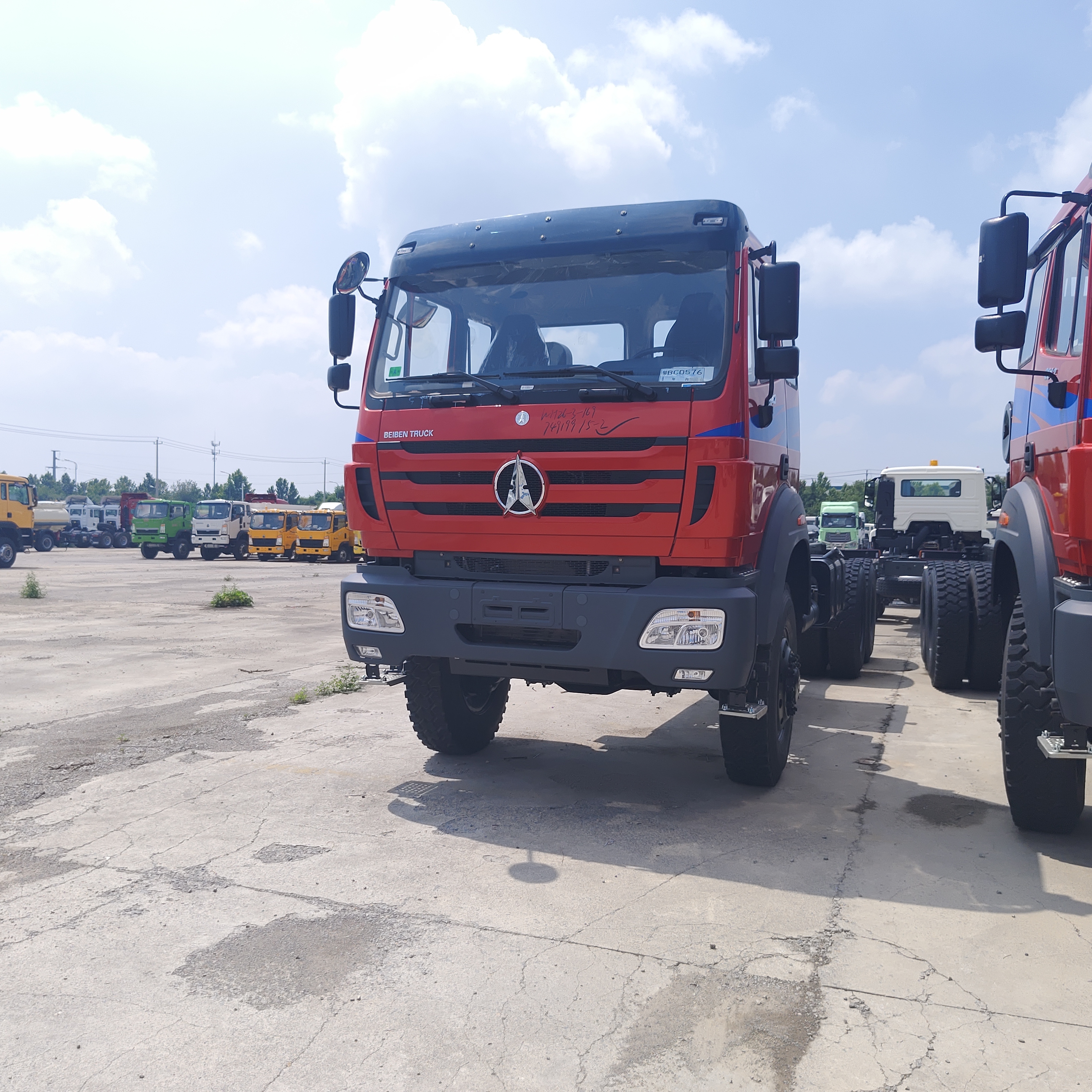 BEIBEN 2638 4×4 Heavy Duty Off-Road Dump Truck met 380 pk WEICHAI-motor en Mercedes-Benz Technology Chassis voor mijnbouw
