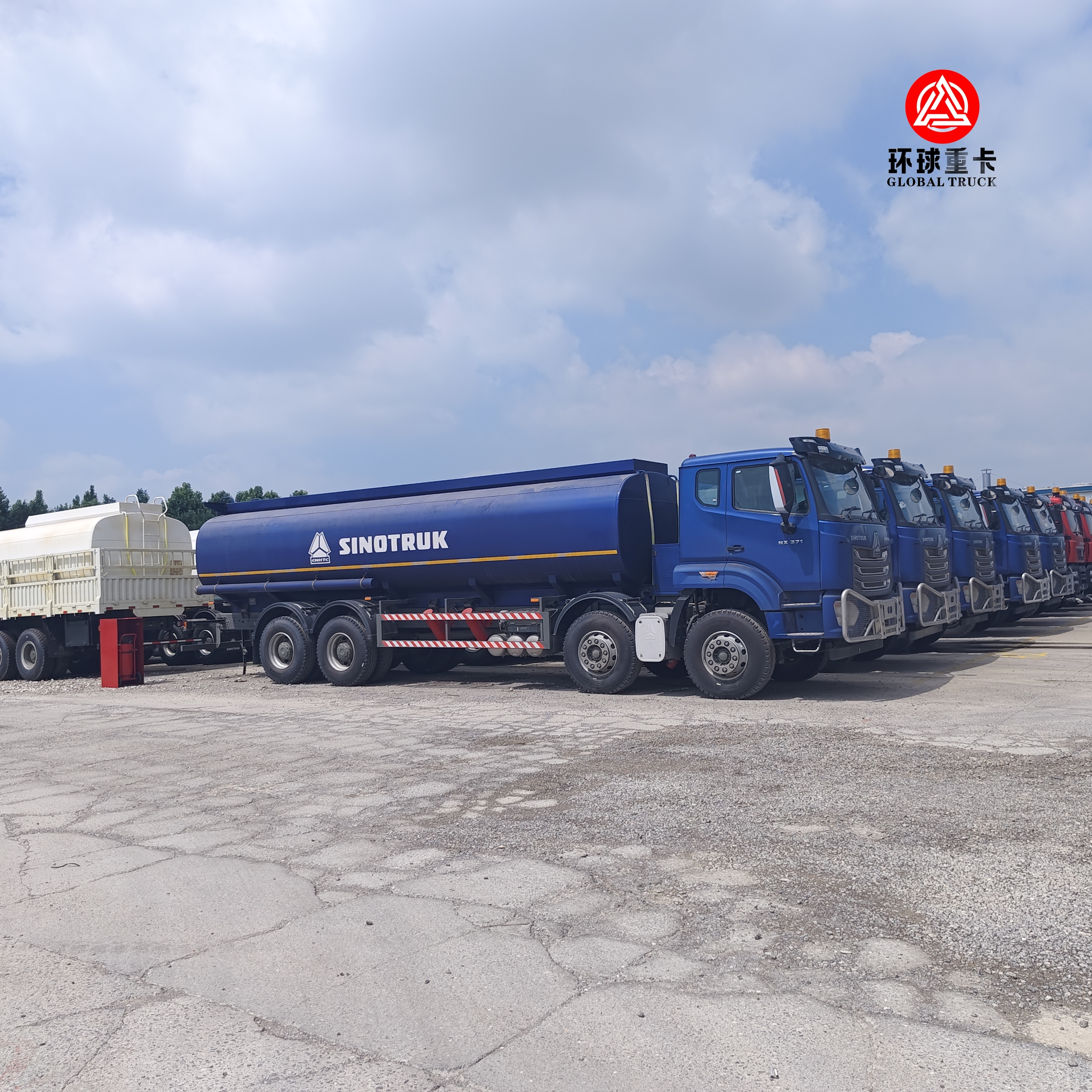 HOWO NX 8x4 30000L Brandstof Tankwagen Heavy Duty Diesel Bowser Truck voor de Tanzaniaanse Markt